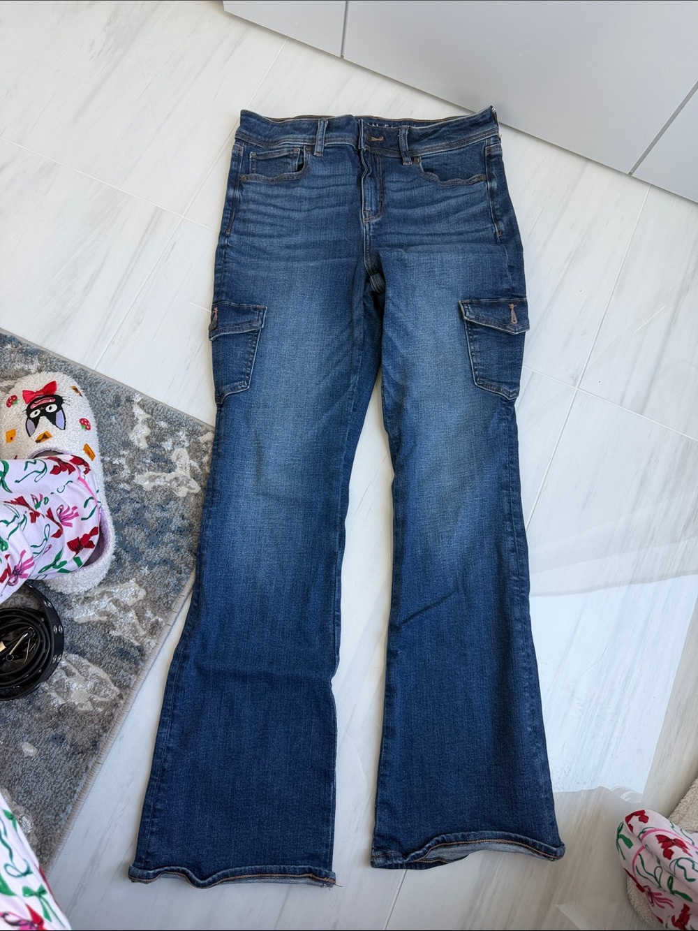 American Eagle Outfitters Women's Dark Blue Cargo Flare Jeans - Picture 2 of 3